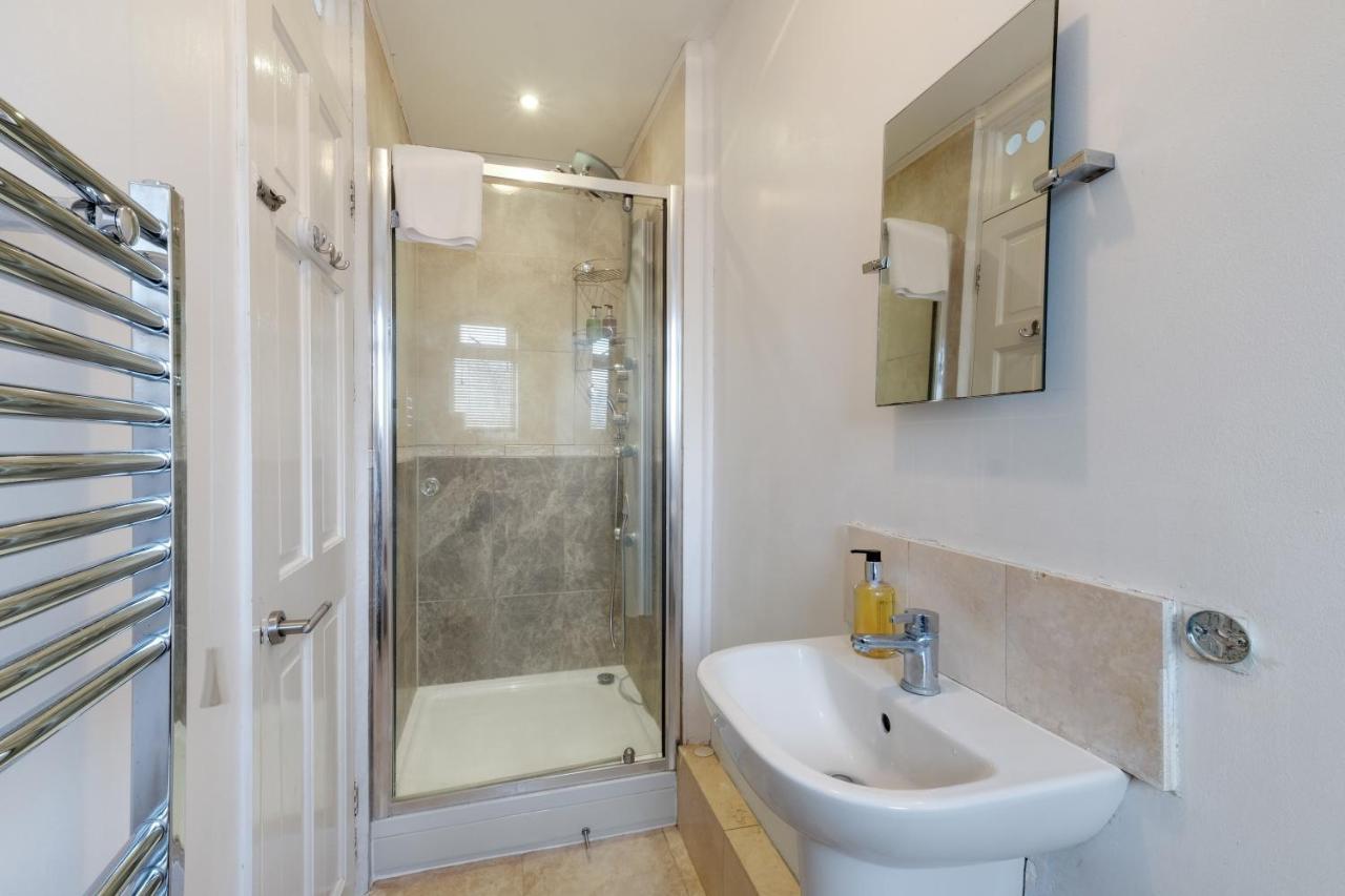 Staiforce 2 Bedroom House With Parking Maidenhead Esterno foto