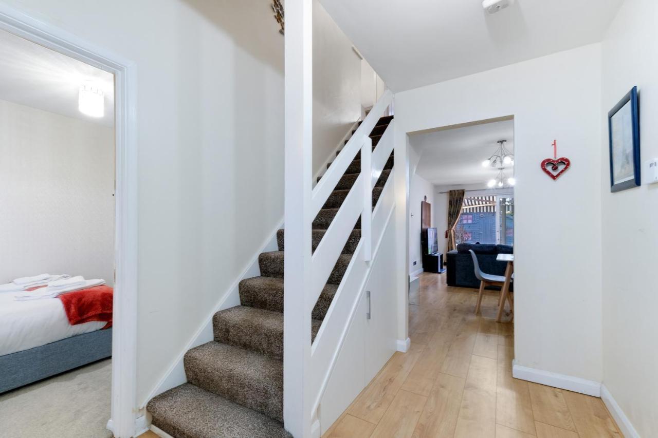 Staiforce 2 Bedroom House With Parking Maidenhead Esterno foto